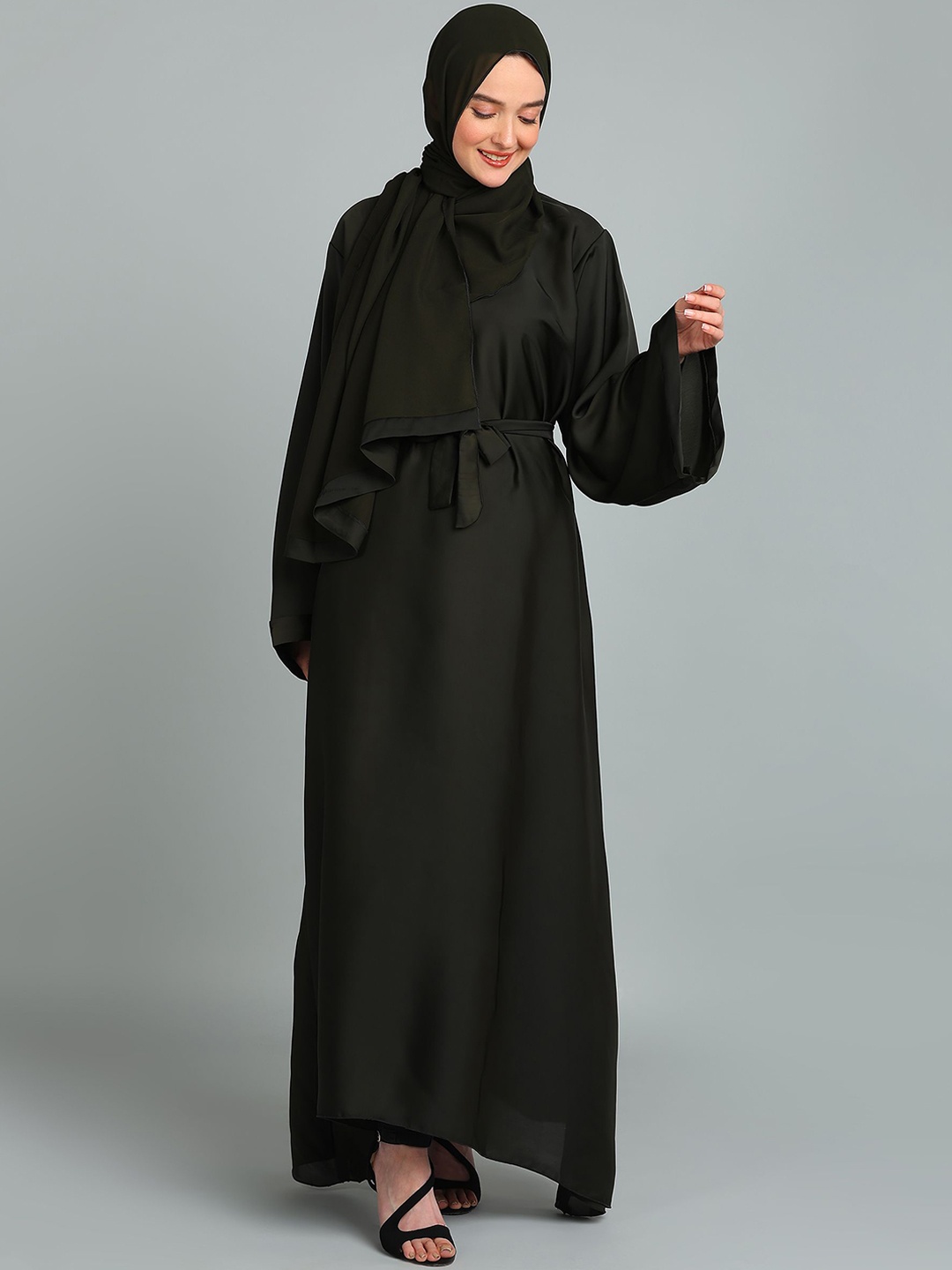 

BROKE BRAND Solid Round Neck Abaya, Olive
