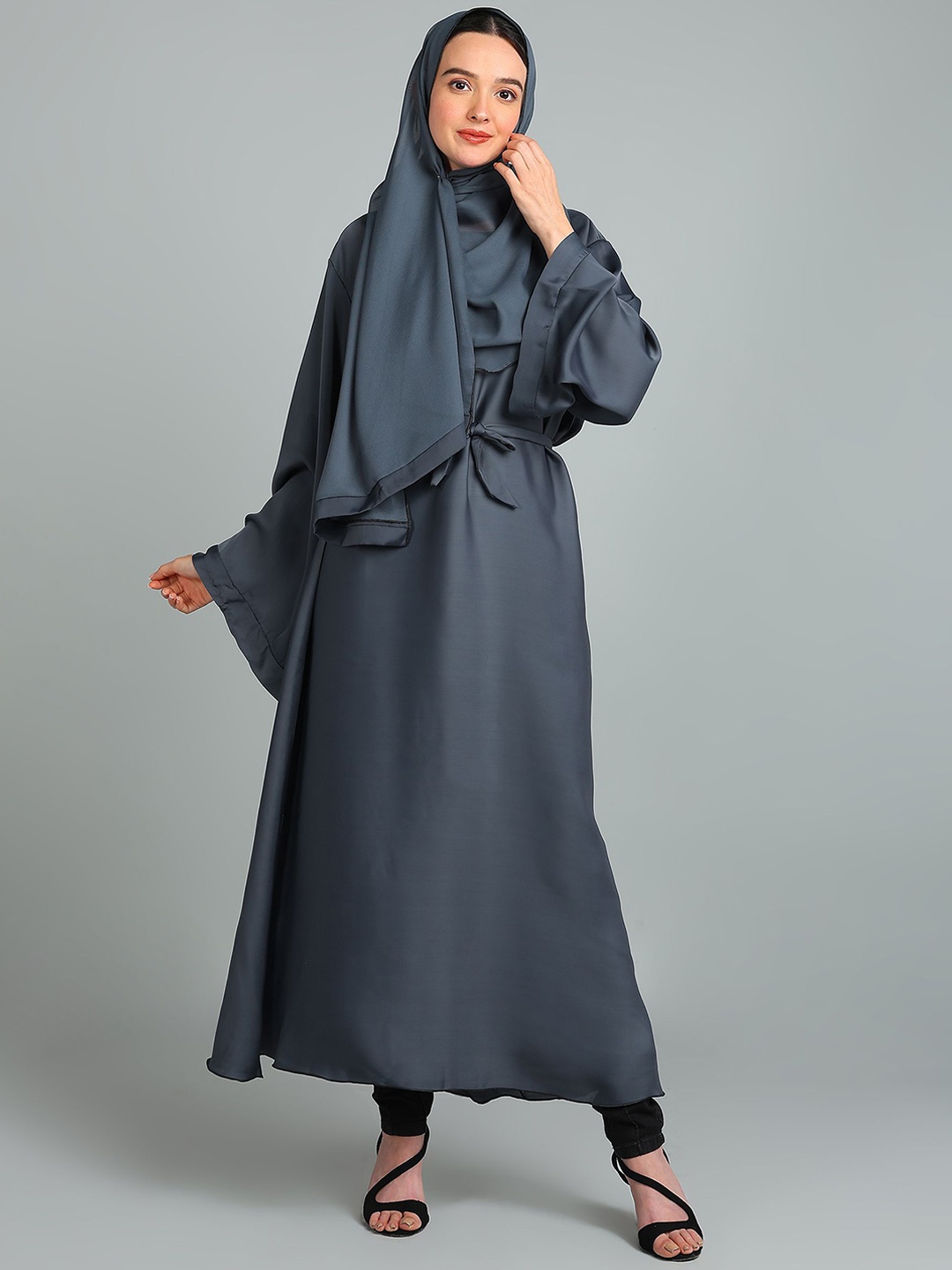 

BROKE BRAND Solid Round Neck Abaya, Grey
