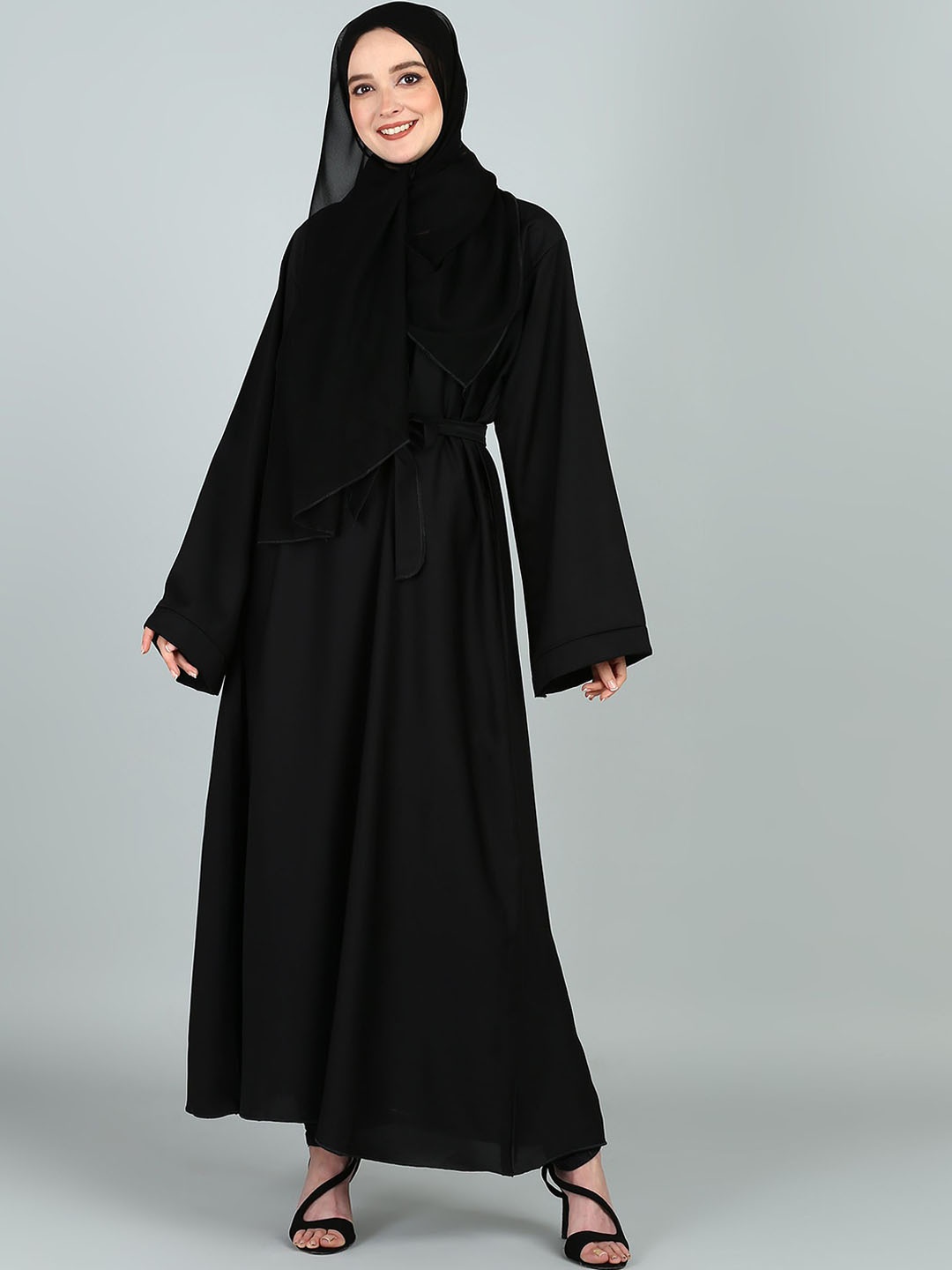

BROKE BRAND Solid Round Neck Abaya, Black