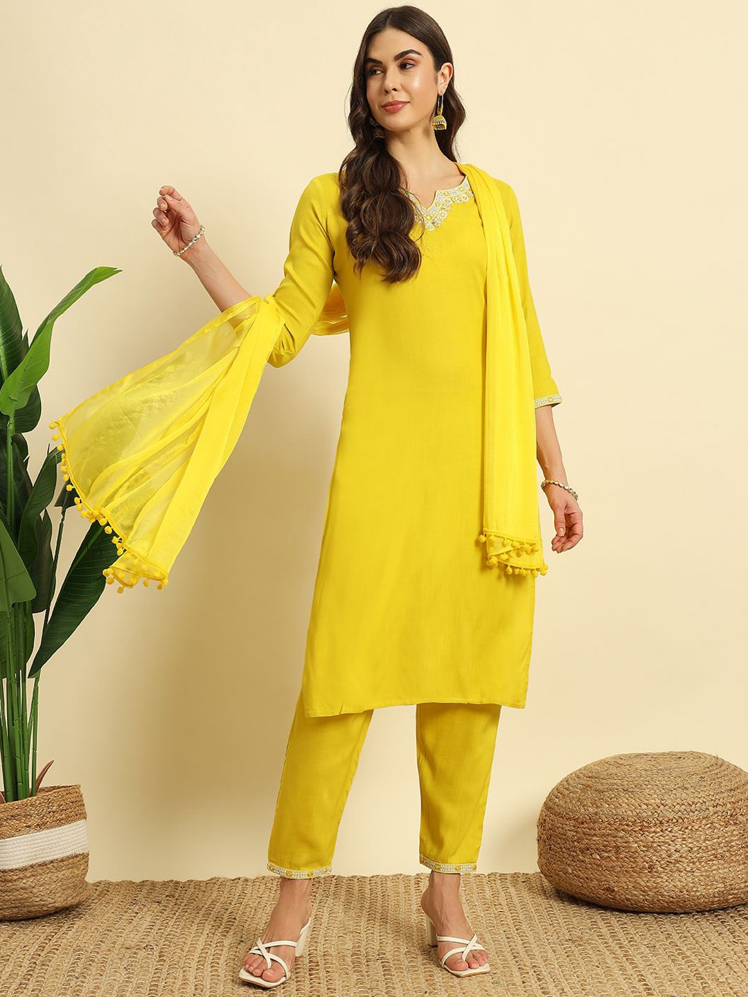 

V.S.Creation Floral Embroidered Mirror Work Notch Neck Straight Kurta Set, Yellow