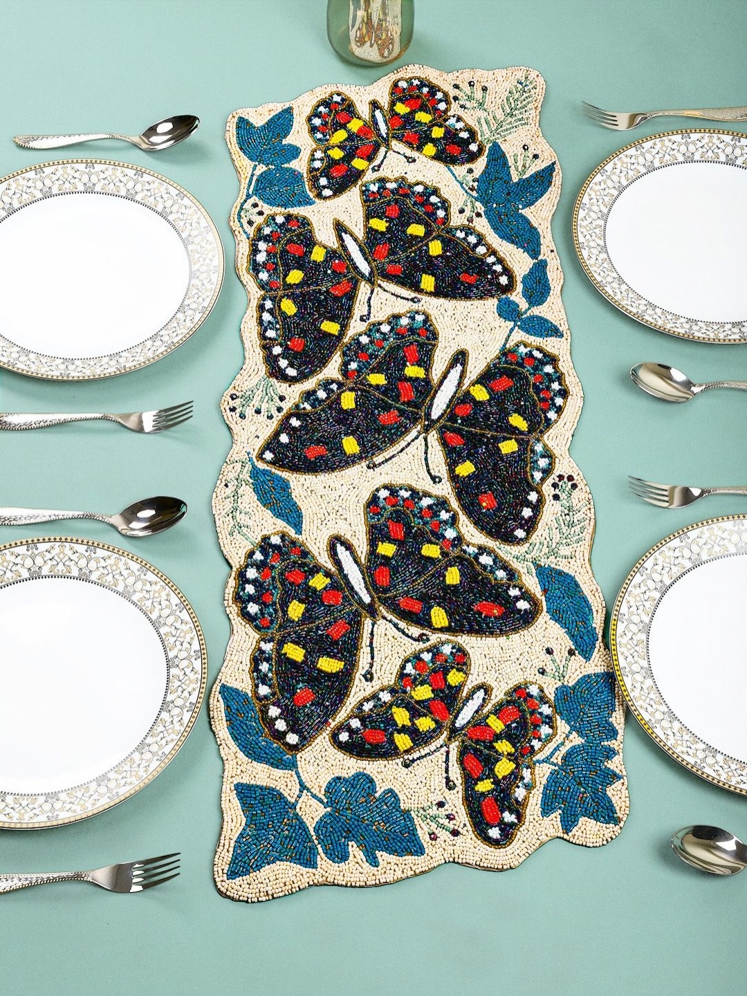 

YWULY Beige & Blue Floral Beaded Acrylic Dining Table Runner