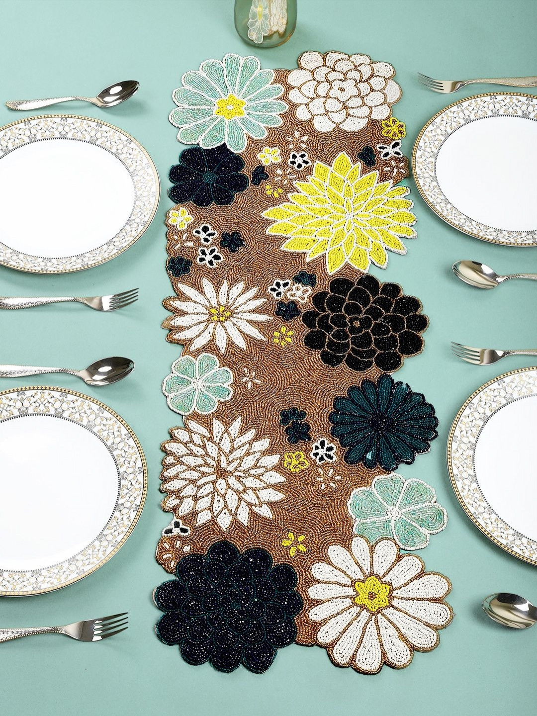 

YWULY Brown & White Floral Beaded Acrylic Table Runner