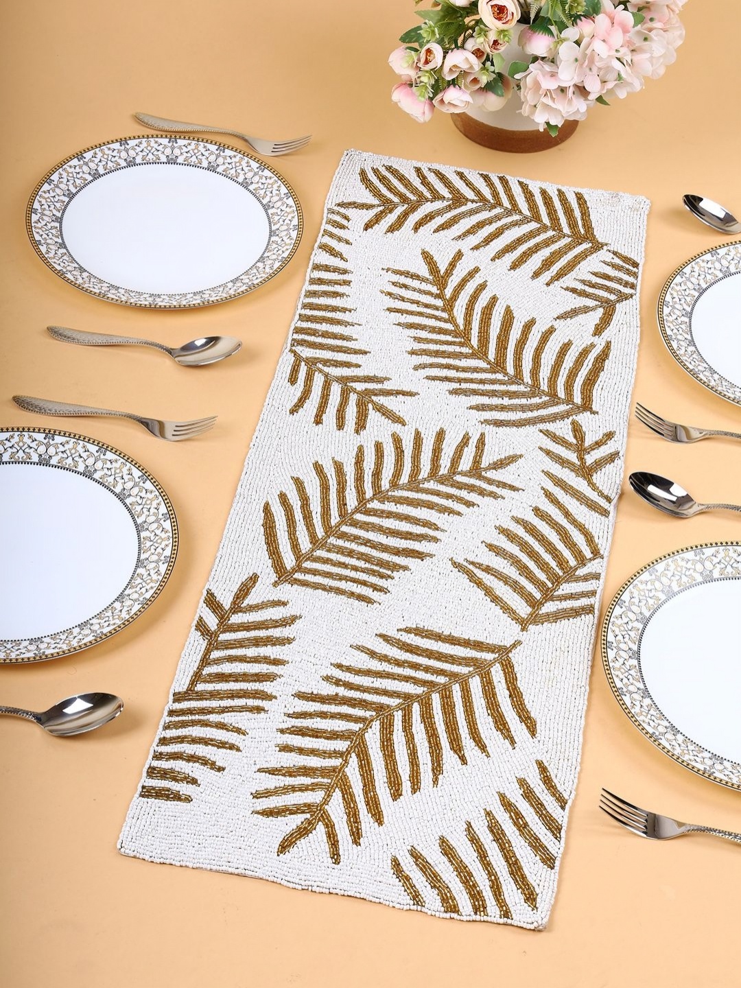 

YWULY Beige & Brown Floral Beaded Acrylic Rectangular Table Runner