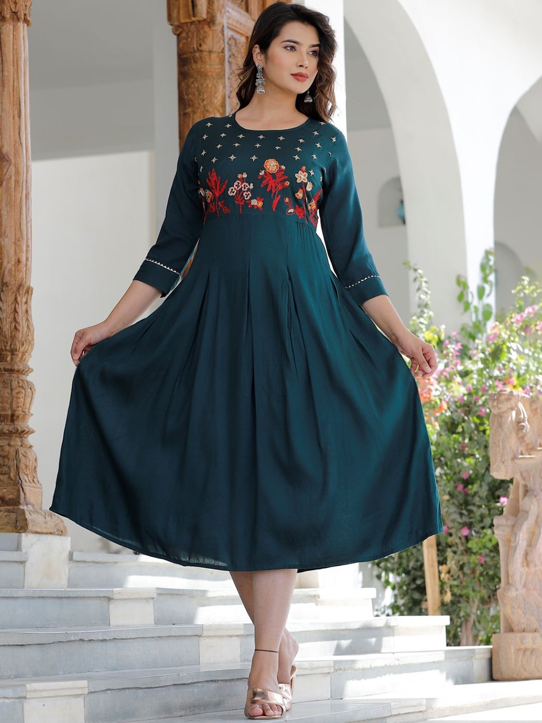 

Mehsoos Women Embroidered Sequinned Anarkali Kurta, Green