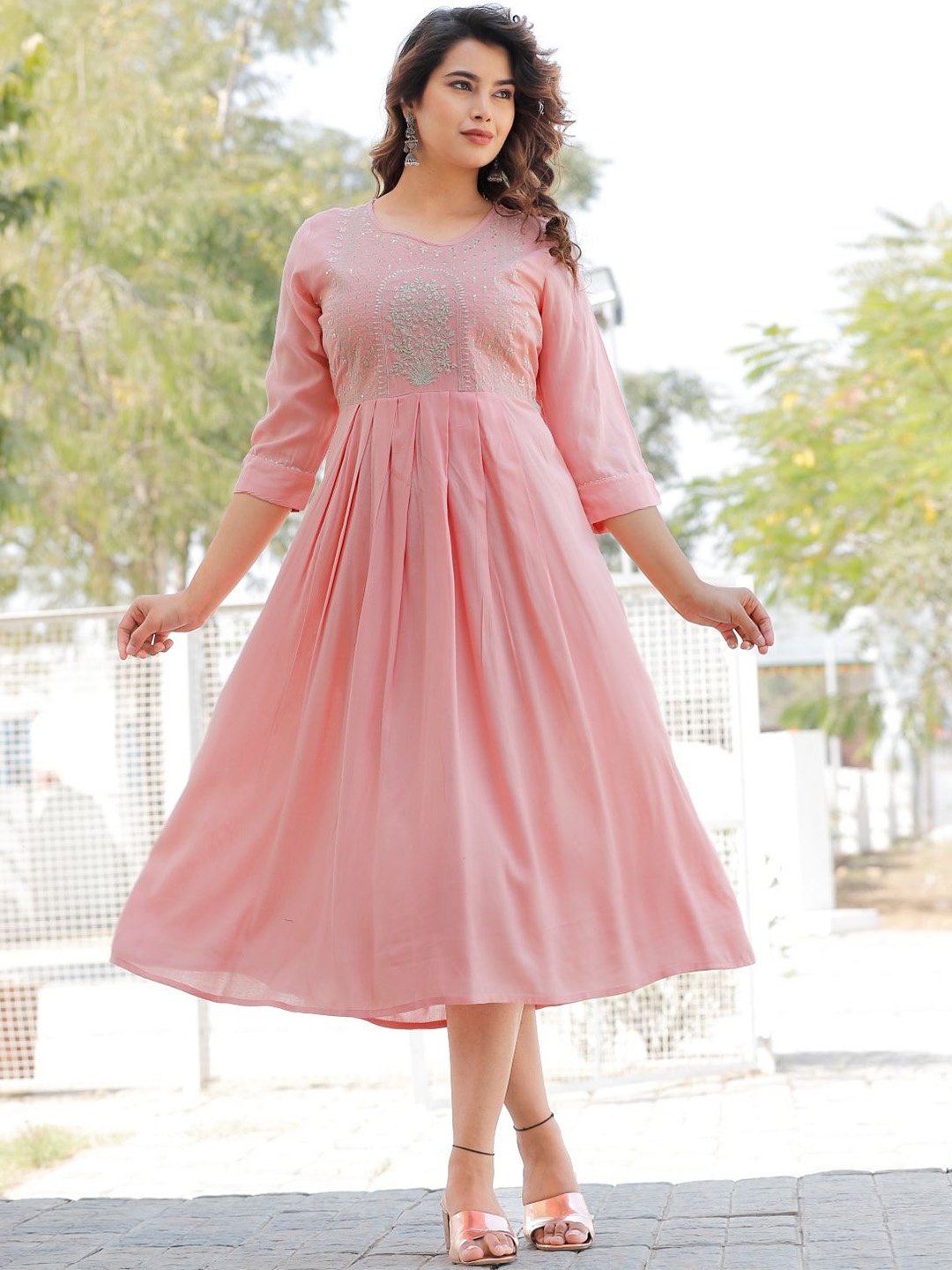 

Mehsoos Women Yoke Design Sequinned Anarkali Kurta, Peach