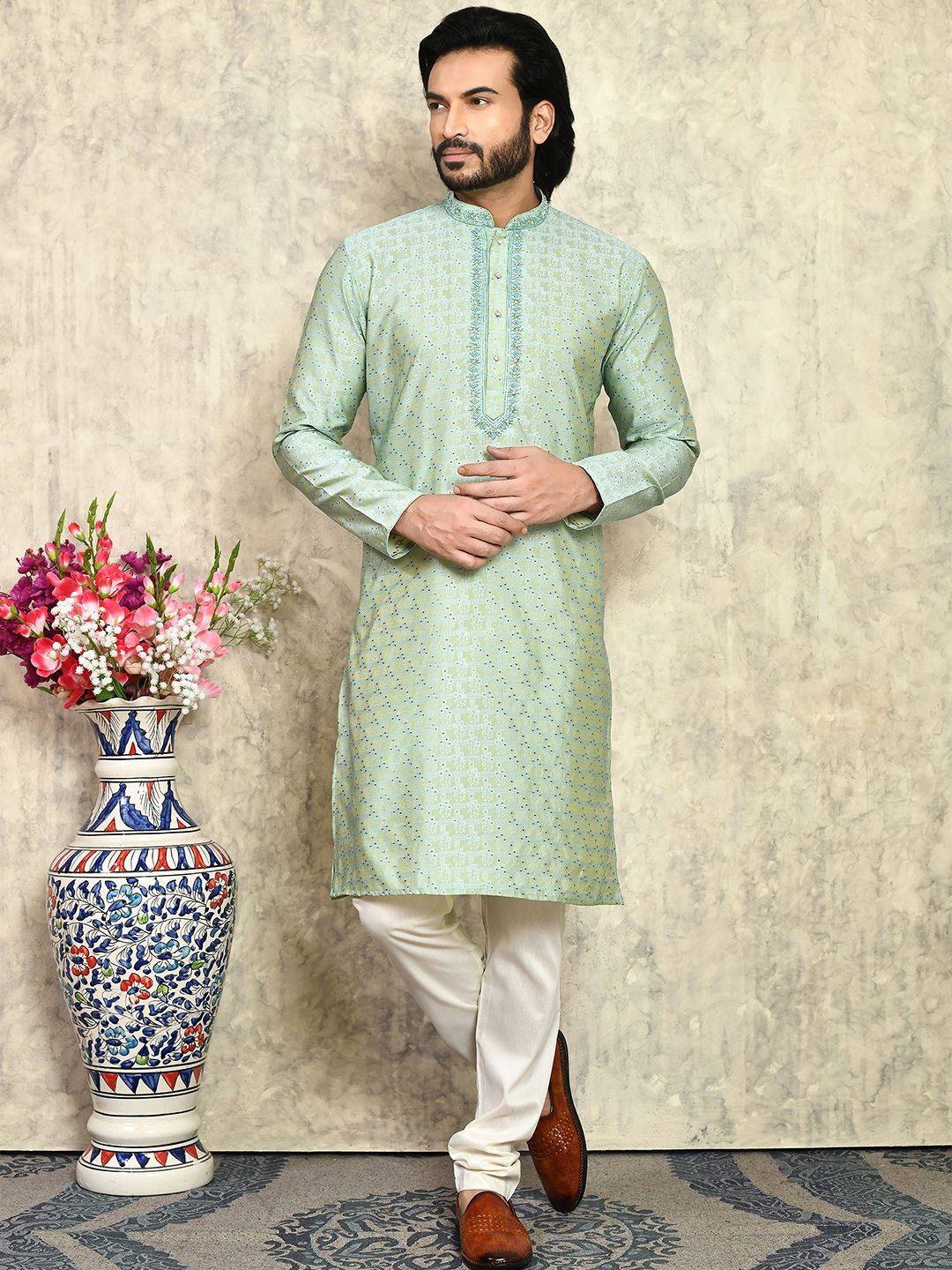 

RANAK Floral Printed Mandarin Collar Art Silk Thread Work Straight Kurta, Green