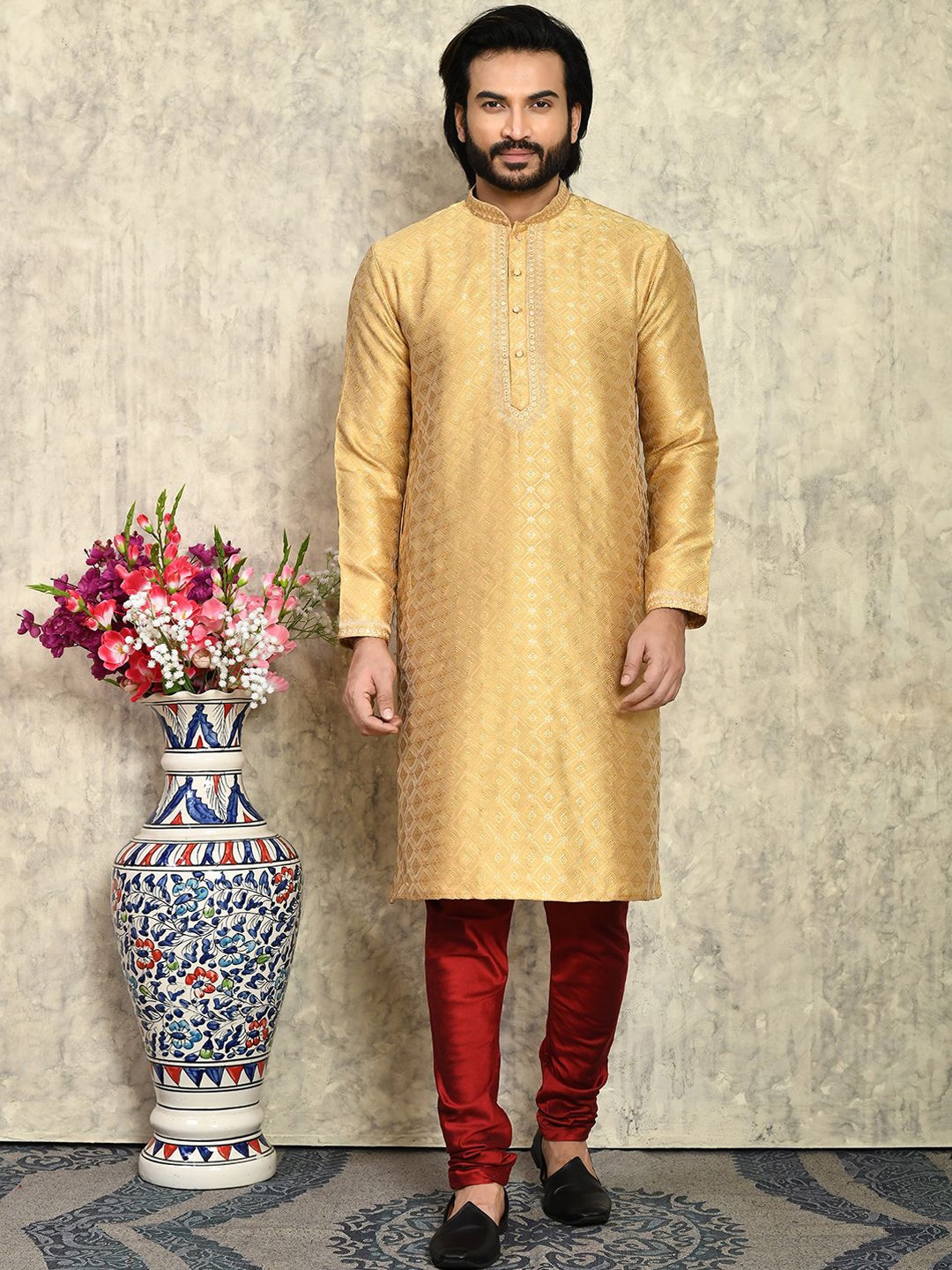 

RANAK Geometric Printed Mandarin Collar Art Silk Thread Work Straight Kurta, Gold