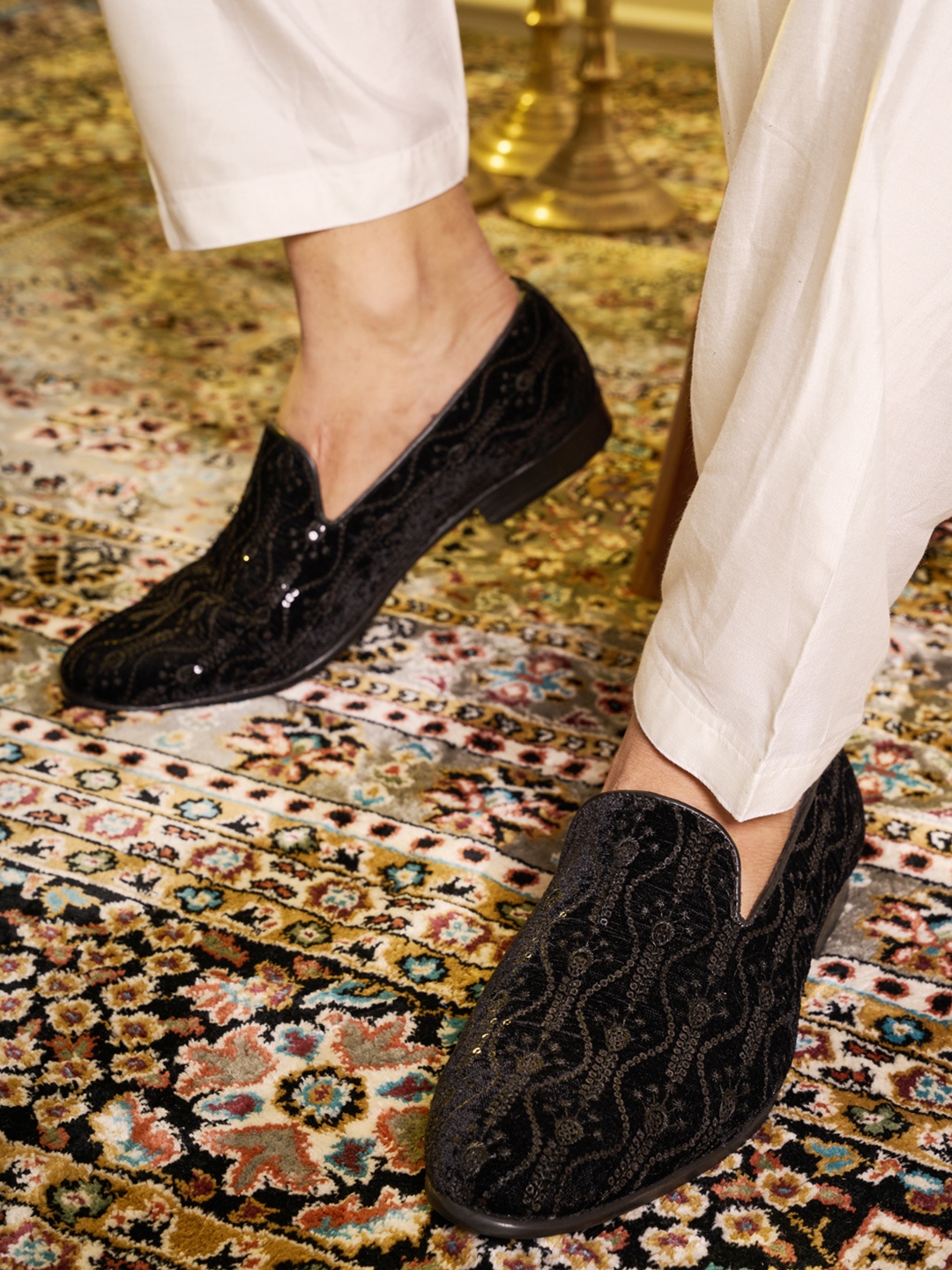 

FAUSTO Men Woven Design Velvet Mojaris, Black