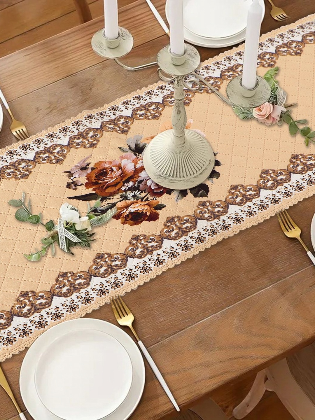 

Dakshya Industries Beige & White Floral Printed Table Runner