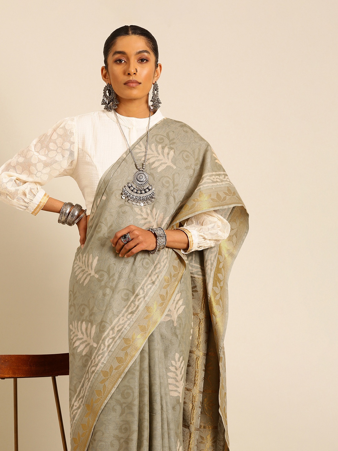 

Taavi Floral Block Printed Pure Cotton Saree, Green