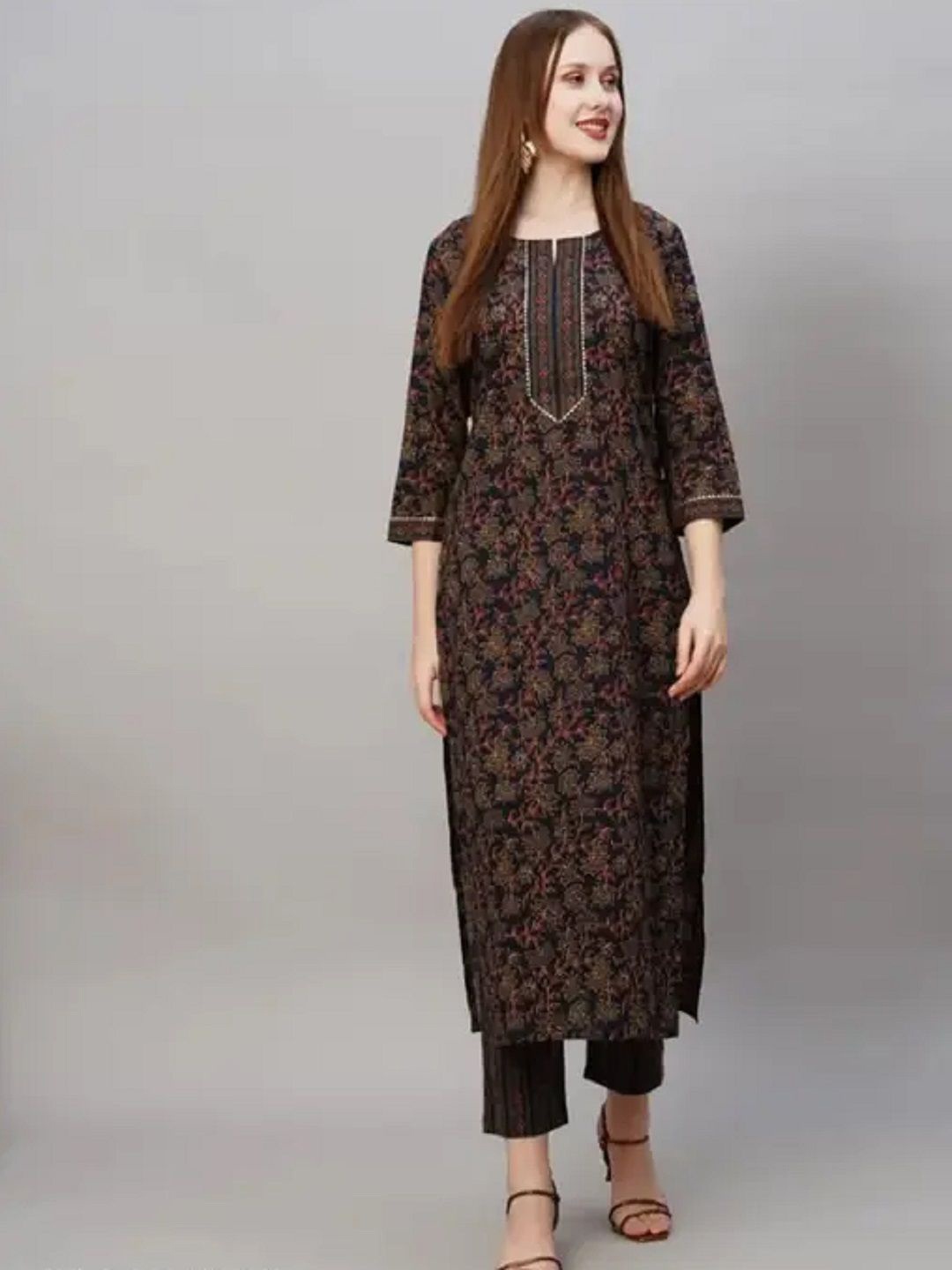 

Aasira Floral Printed Flared Sleeves Gotta Patti Straight Kurta, Navy blue