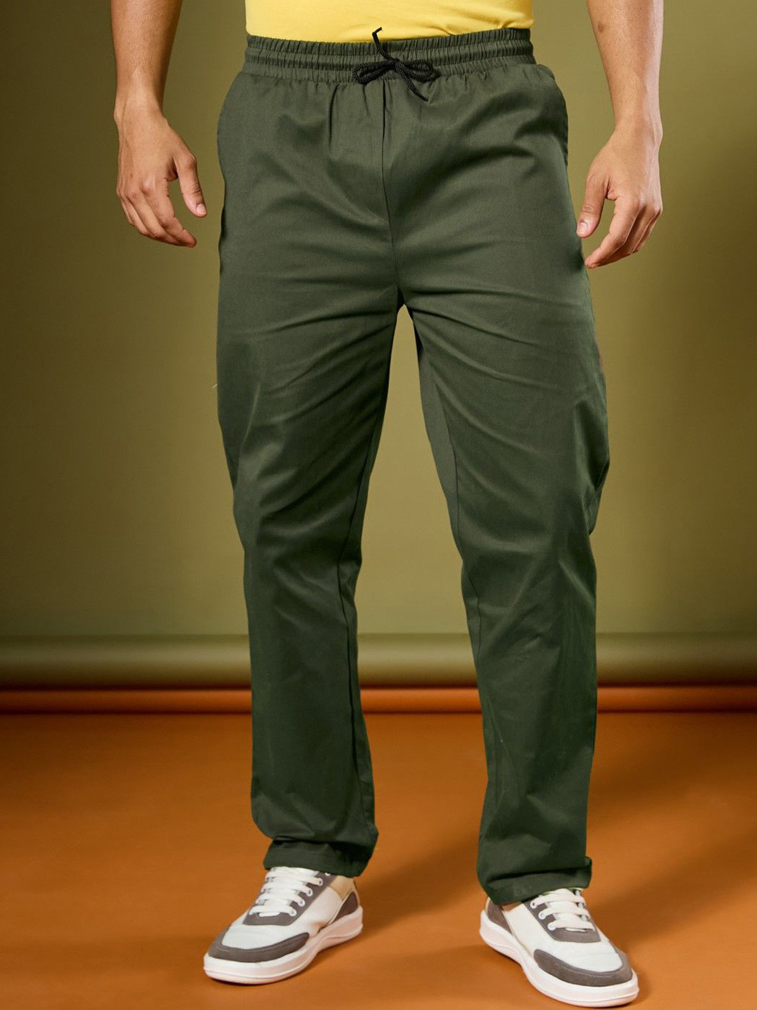 

AAHWAN Men Loose Fit High-Rise Trousers, Green