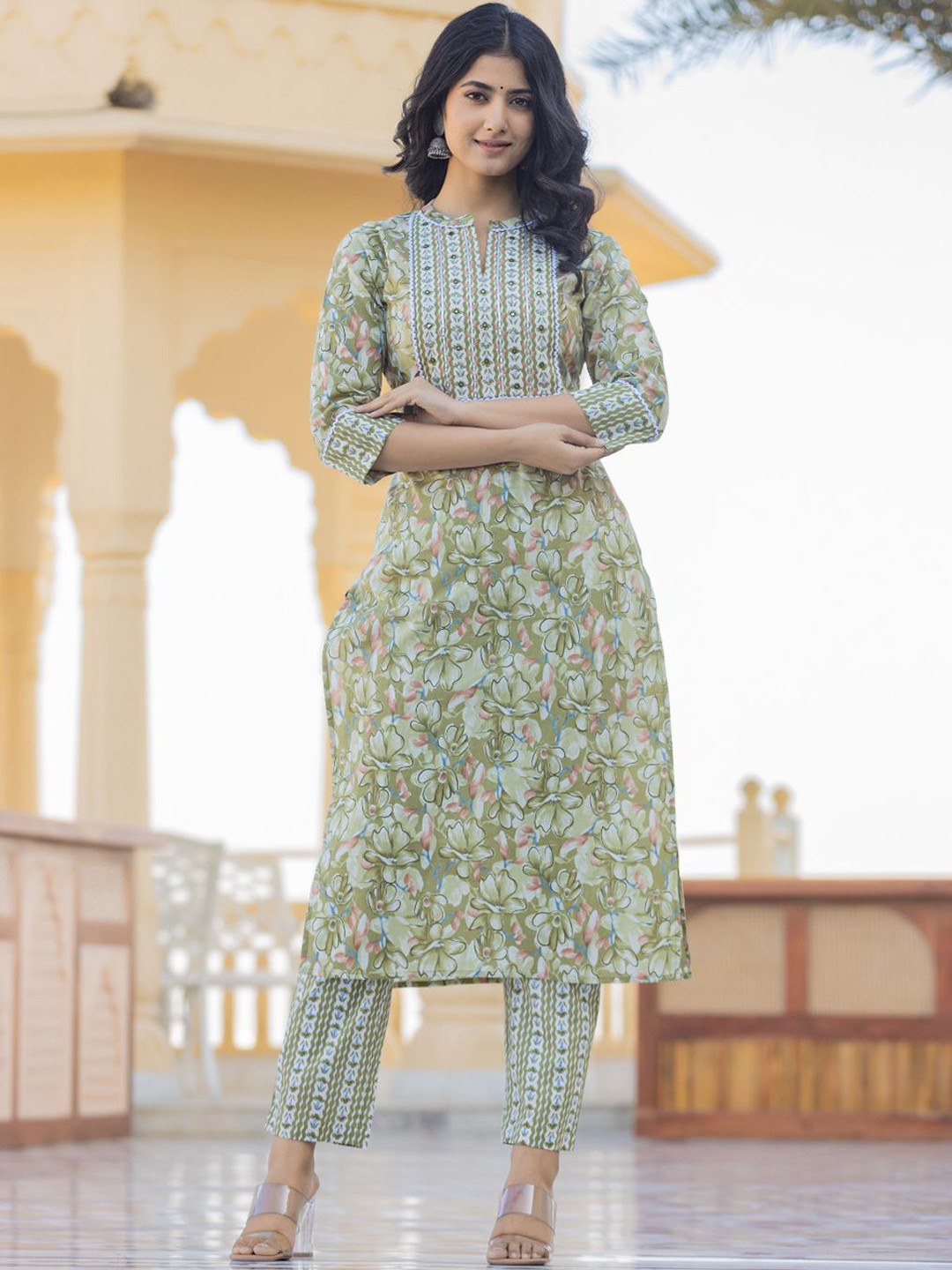 

AARDRAA Floral Printed Mandarin Collar Pure Cotton Kurta With Trousers And Dupatta, Green