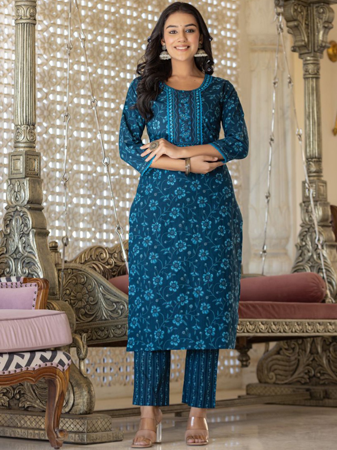 

AARDRAA Floral Printed Round Neck Pure Cotton Straight Kurta With Trousers And Dupatta, Blue