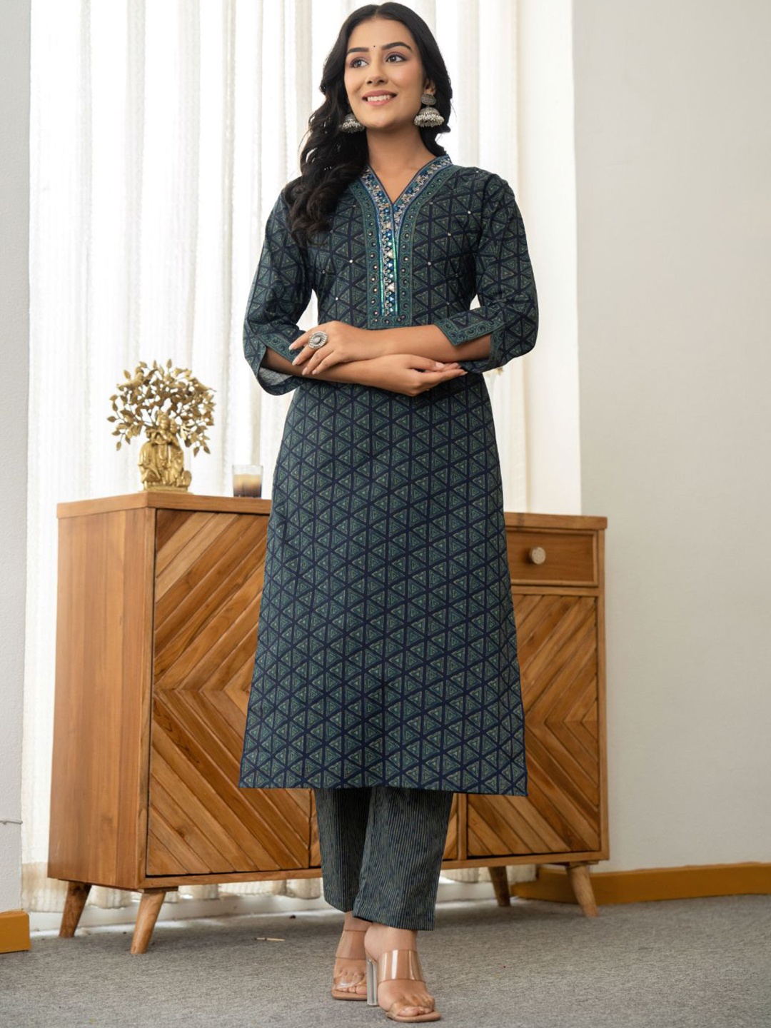 

AARDRAA Geometric Printed V-Neck Pure Cotton Straight Kurta With Trousers And Dupatta, Navy blue