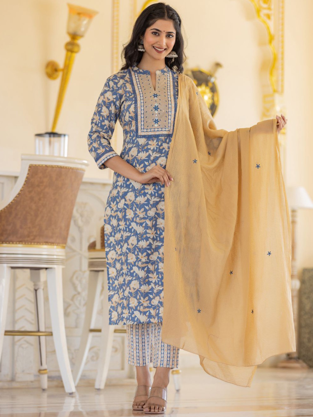 

AARDRAA Floral Printed Mandarin Collar Pure Cotton Kurta With Trousers And Dupatta, Blue