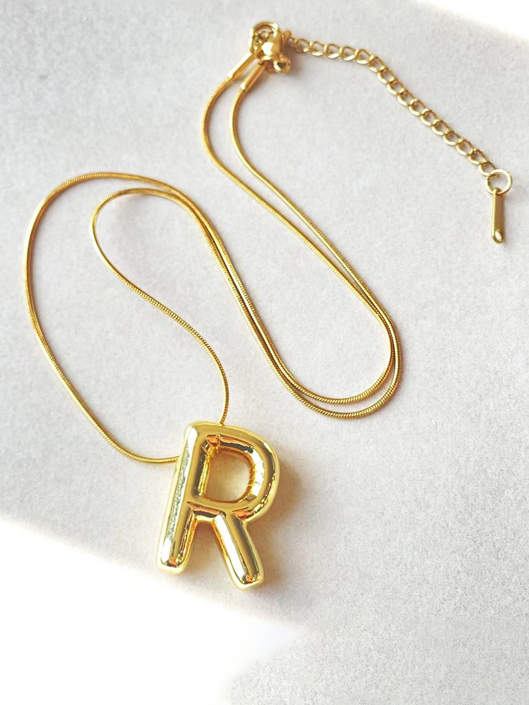 

MEENAZ Gold-Plated Stainless Steel Anti-Tarnish R Initial Alphabet Pendant with Chain