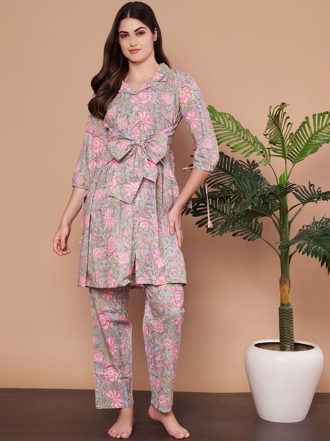 

ETC Women Floral Printed Pure Cotton Night suit, Grey