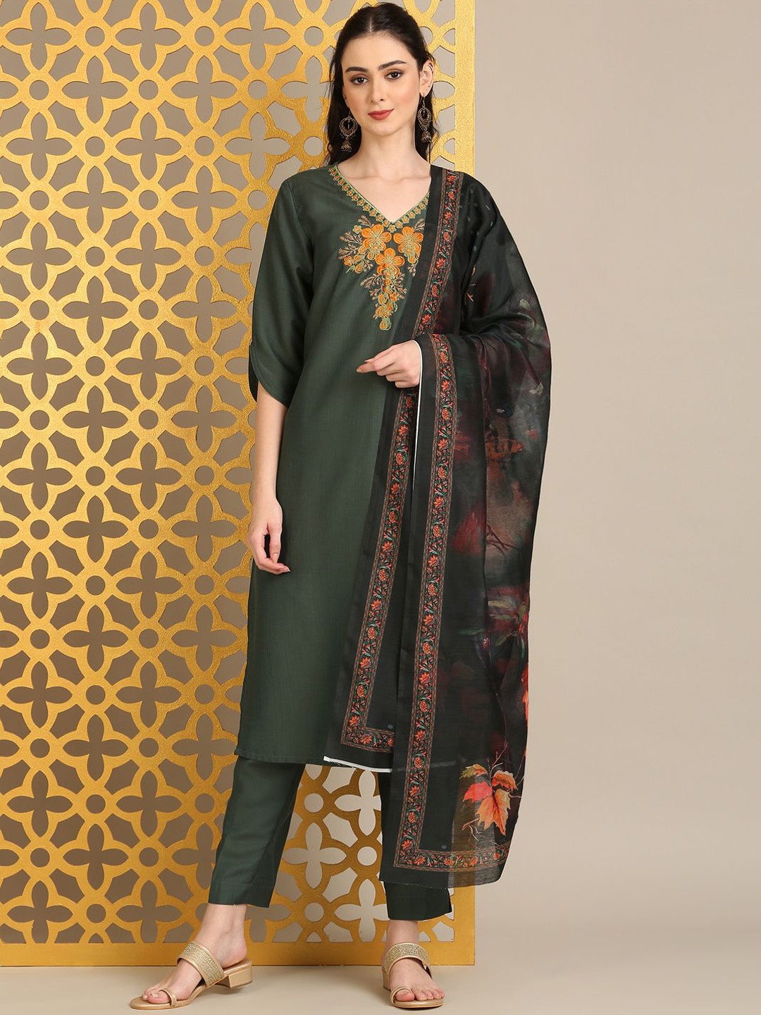 

Anouk Green Floral Embroidered V Neck Straight Kurta With Trouser & Dupatta