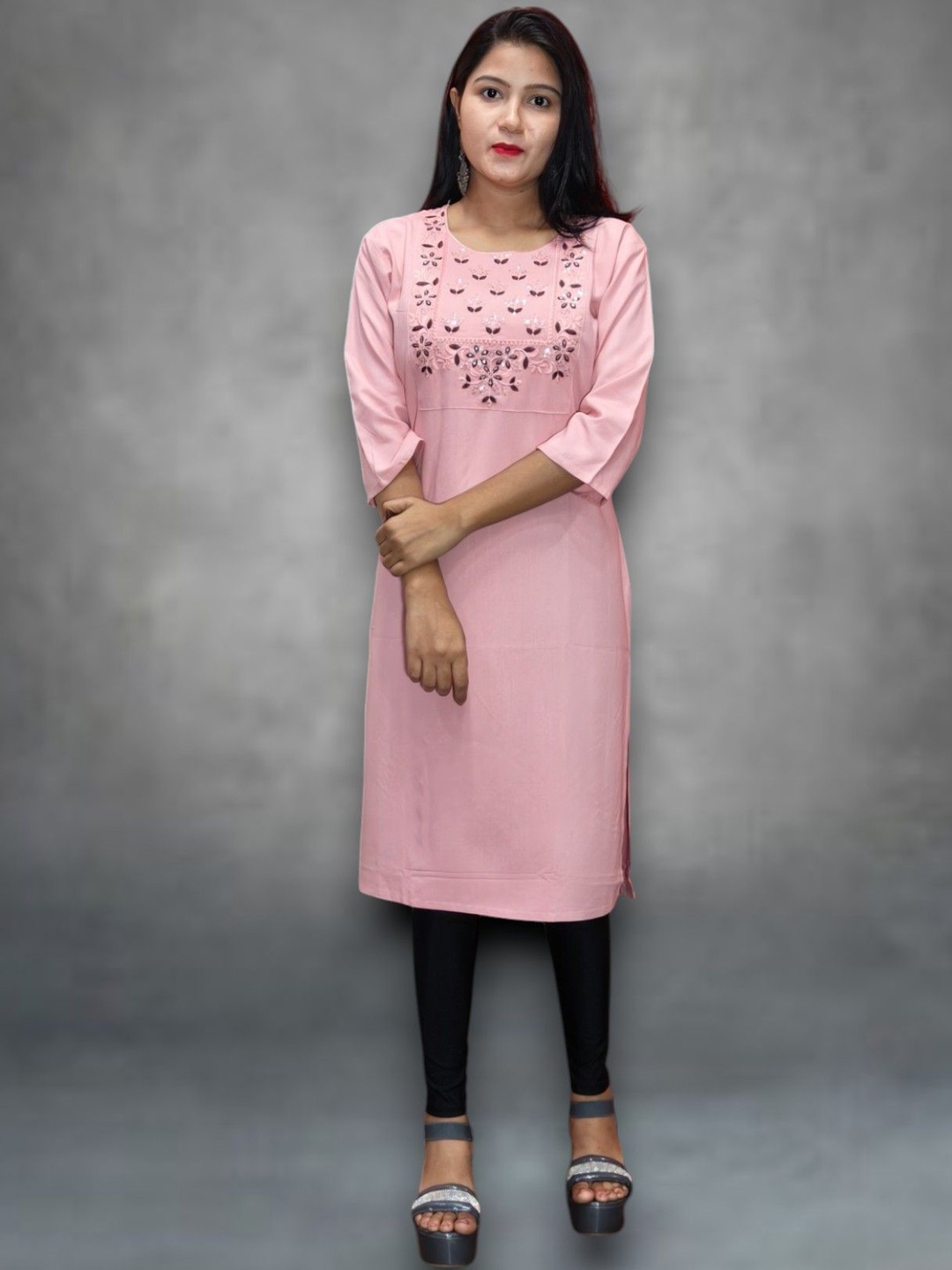 

Ayukti Floral Embroidered Thread Work Straight Kurta, Pink