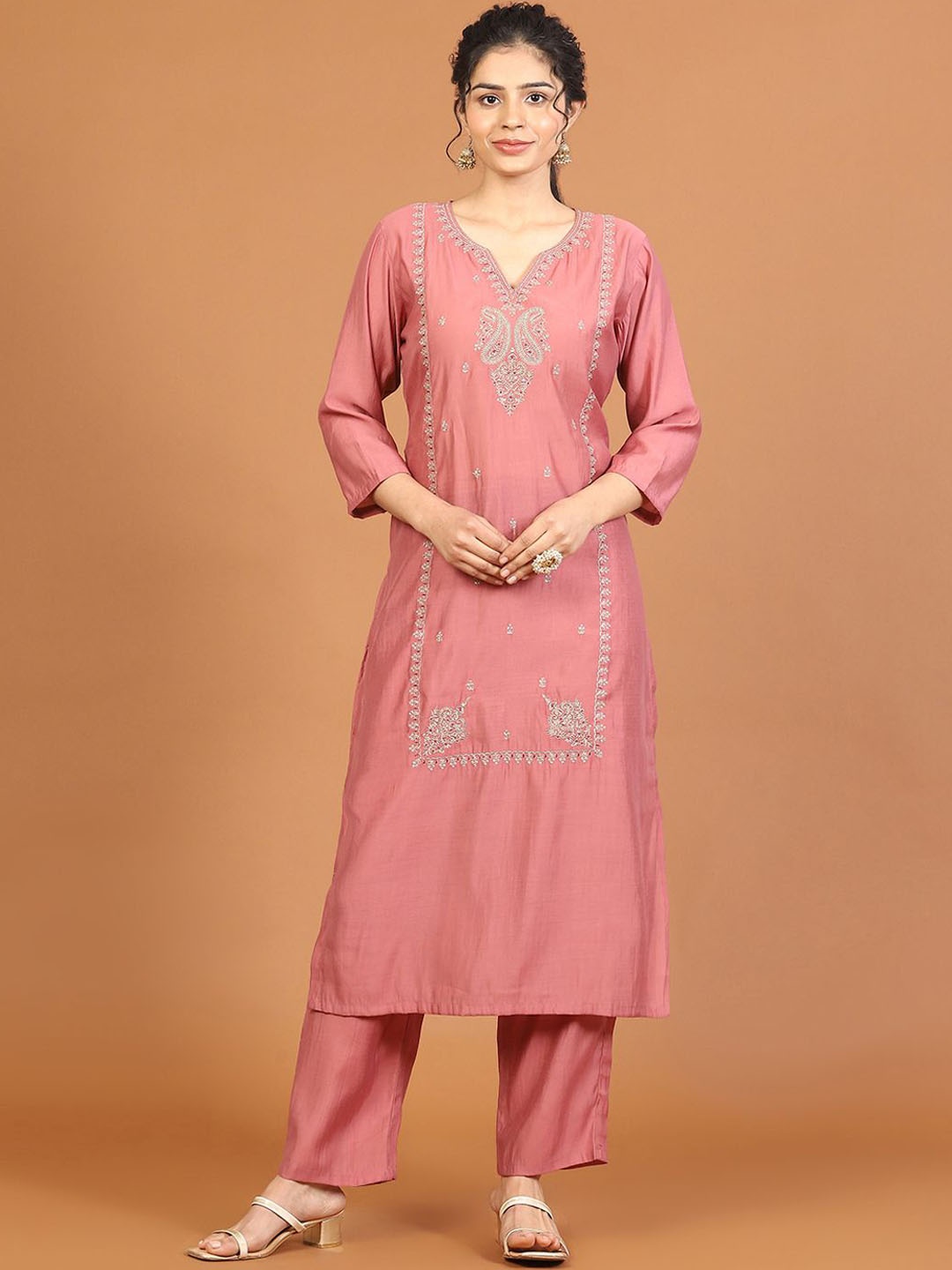 

Meena Bazaar Floral Embroidered Notch Neck Straight Kurta With Trousers, Pink