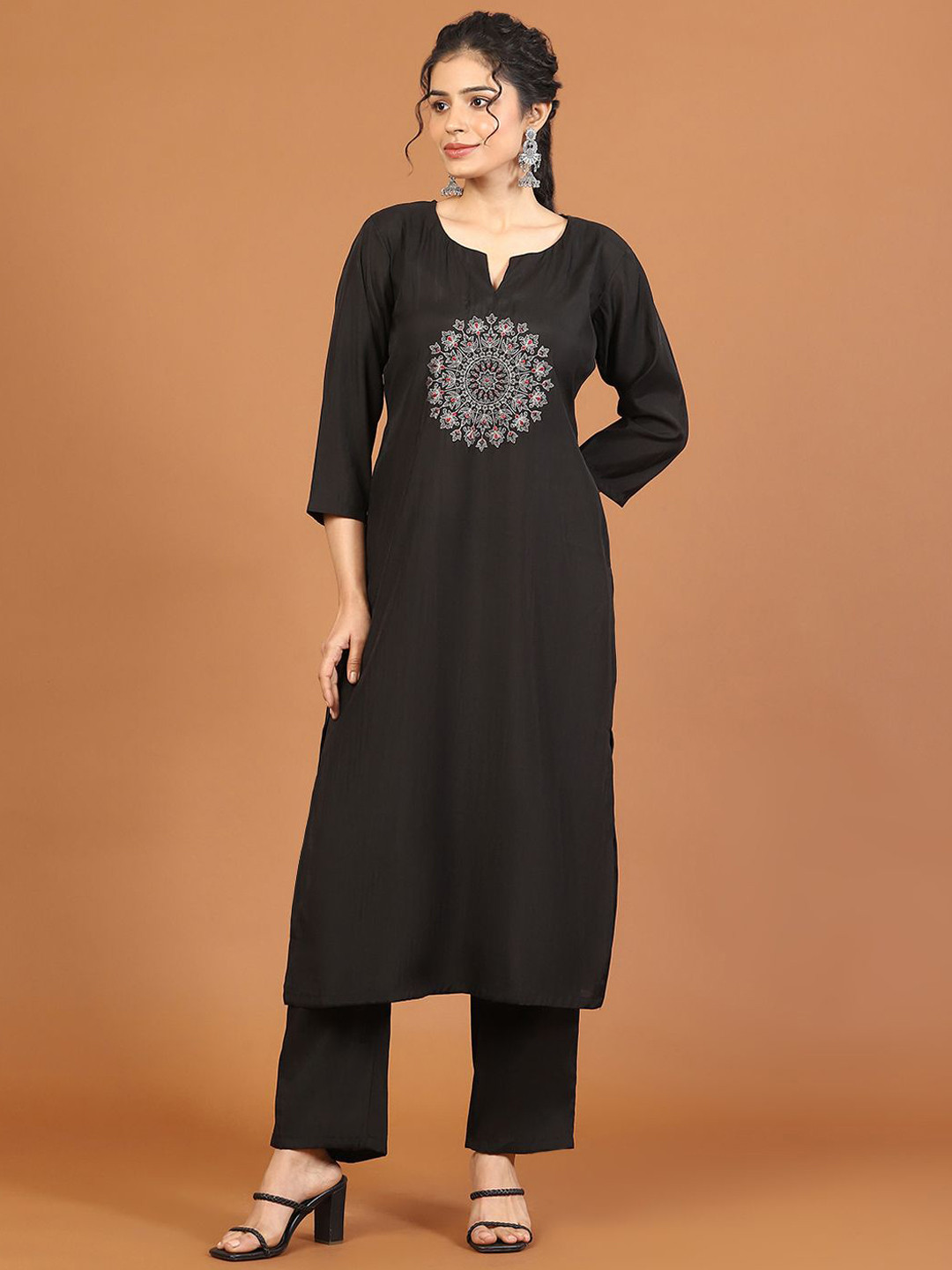 

Meena Bazaar Floral Embroidered Notch Neck Chanderi Kurta with Trousers, Black