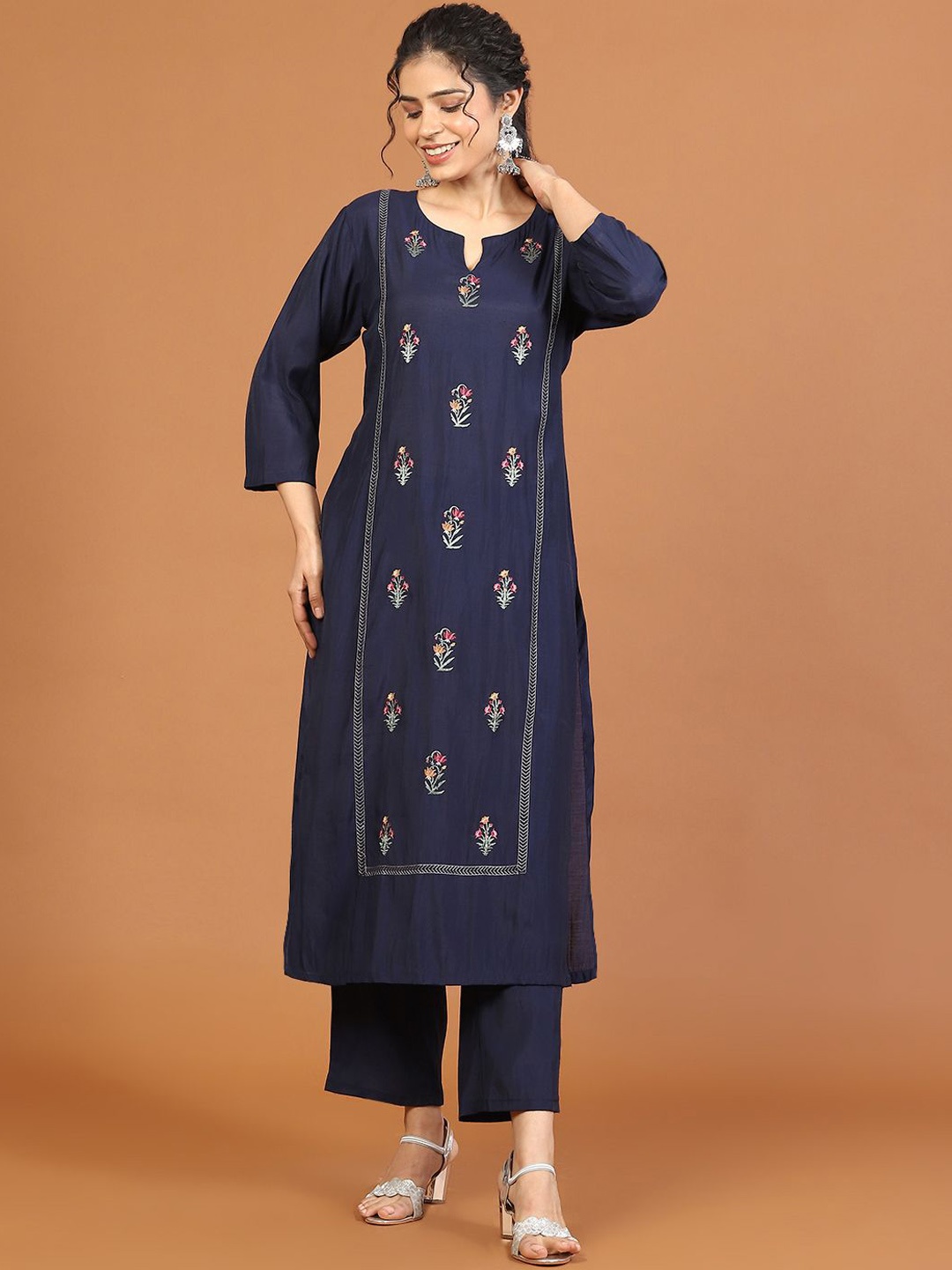 

Meena Bazaar Floral Embroidered Notch Neck Chanderi Kurta with Trousers, Navy blue