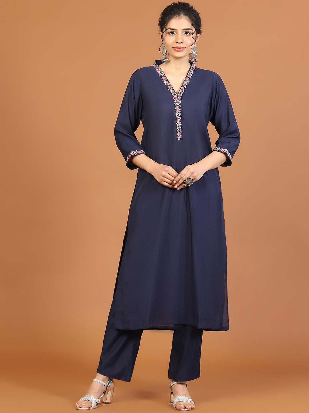 

Meena Bazaar V-Neck Straight Kurta with Trousers, Navy blue
