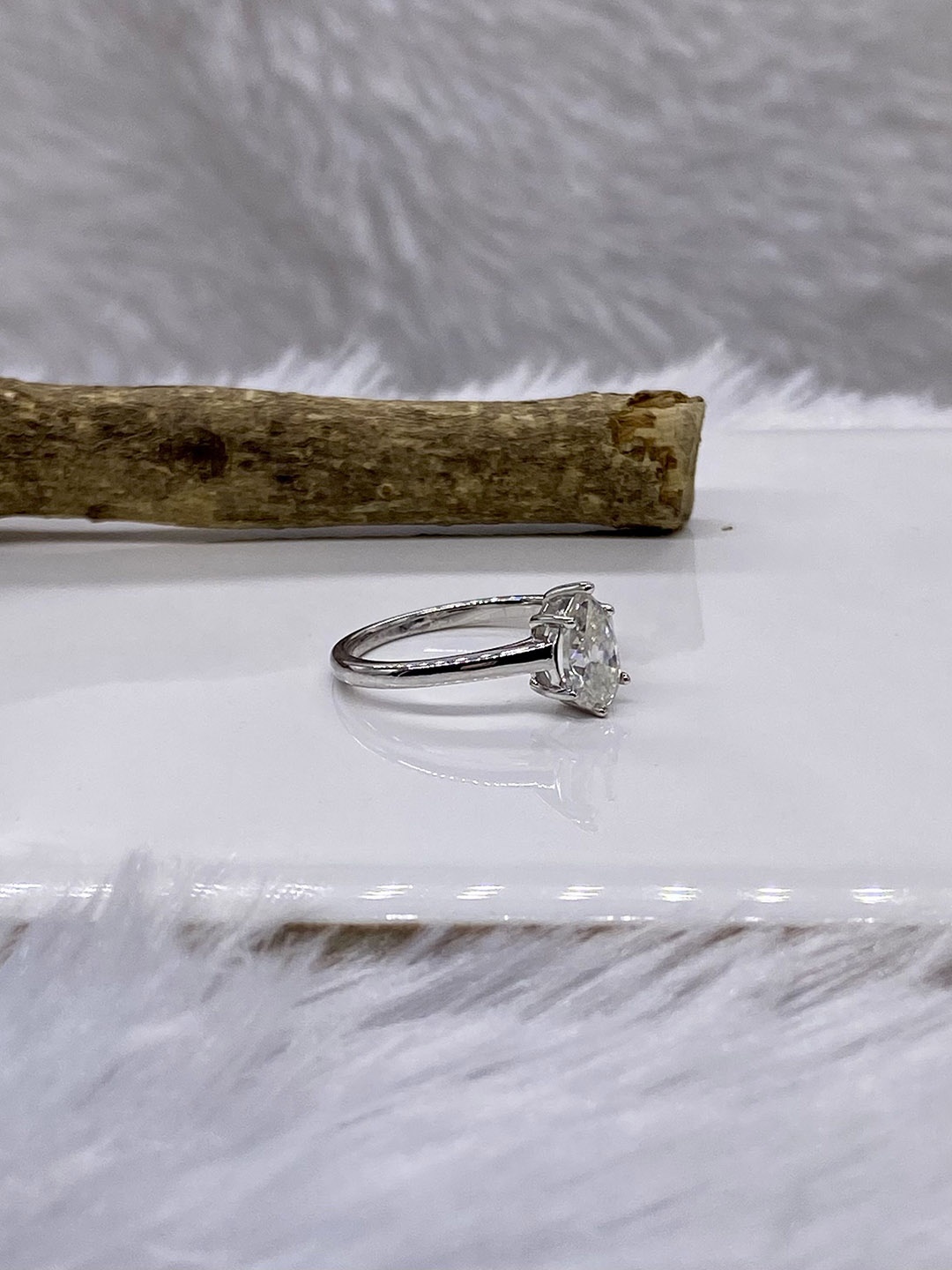 

Cutiefy By Fiona diamonds 925 Sterling Silver-Plated Stone Studded Deloria Moissanite Ring