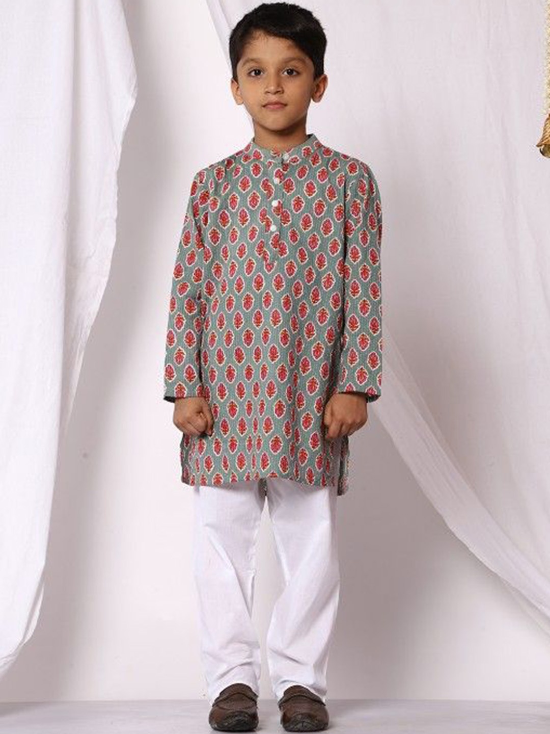 

Ka-mee Boys Ethnic Motifs Printed Pure Cotton Kurta with Pyjamas, Grey