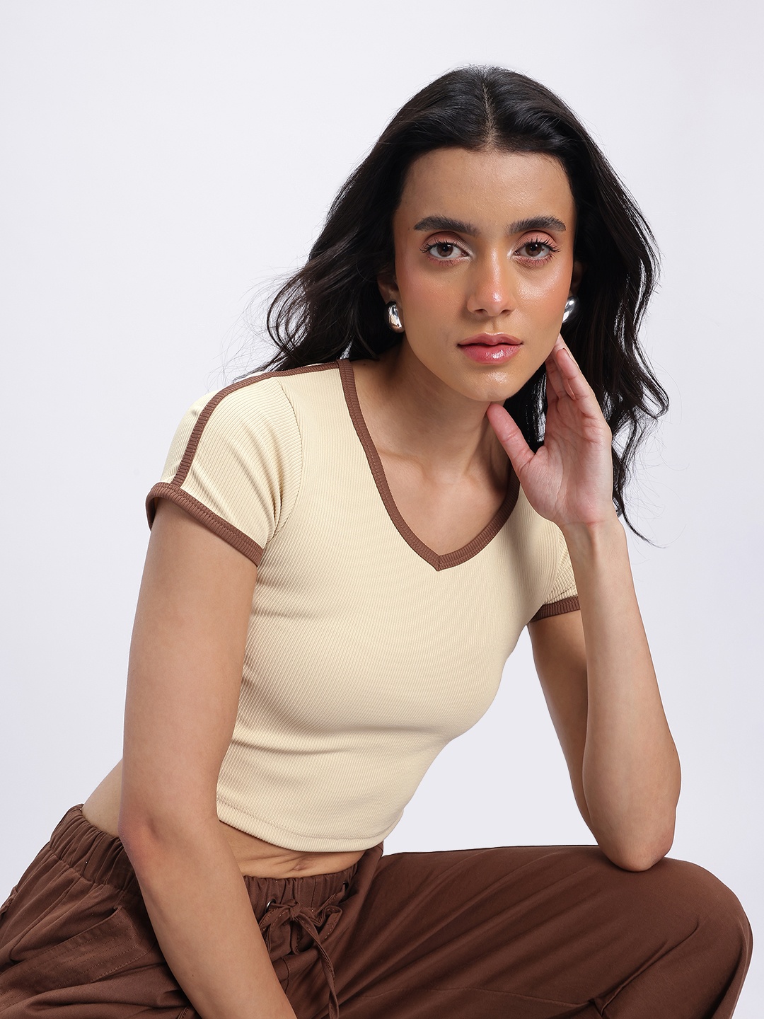 

glitchez Slay-y Ribs V-Neck Crop Fitted Top, Brown