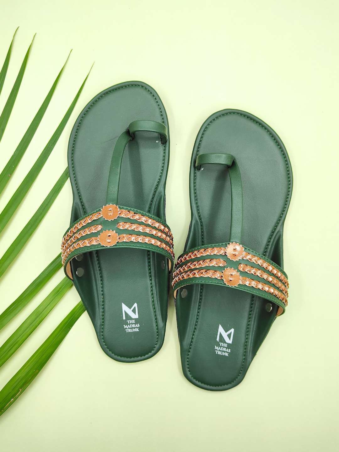 

THE MADRAS TRUNK Women Printed Mules Flats, Green