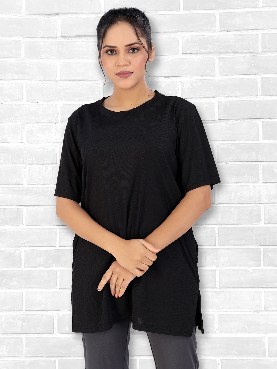 

MYO2 Women Solid Round Neck Oversized T-shirt, Black