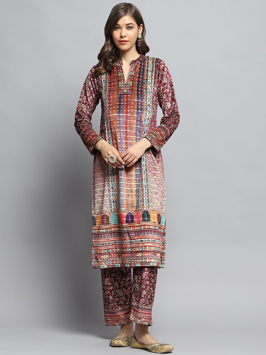 

Monte Carlo Ethnic motifs Printed Mandarin Collar Straight Kurta With Trousers, Maroon