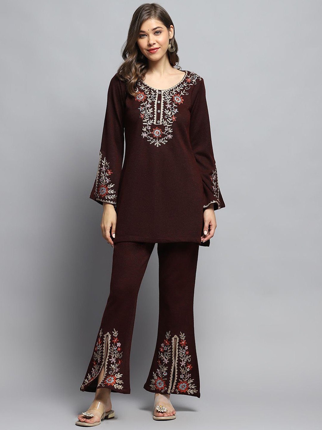 

Monte Carlo Floral Thread Work Round Neck Straight Kurta with Trousers, Maroon