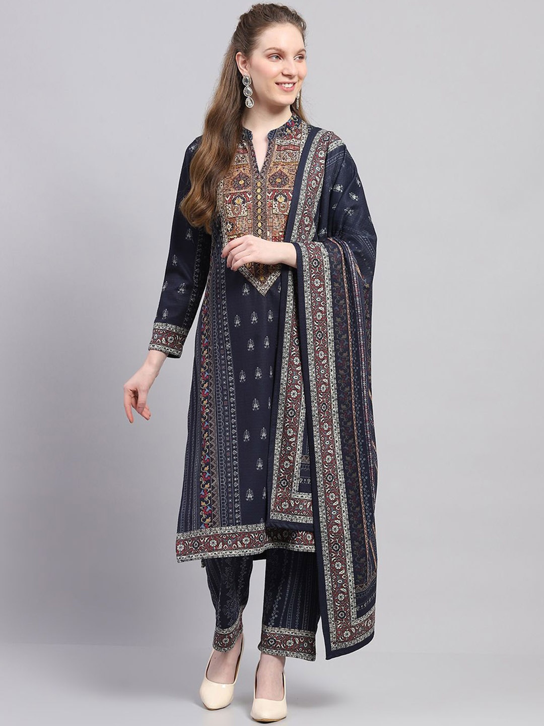 

Monte Carlo Ethnic Motifs Printed Mandarin Collar Kurta With Trousers And Dupatta, Navy blue