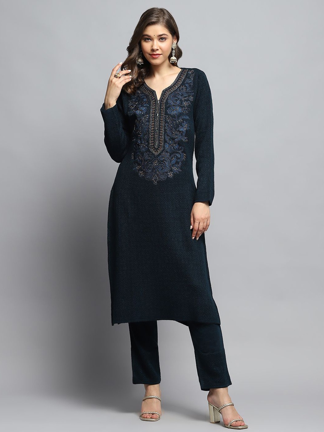 

Monte Carlo Geometric Self Design Notch-Neck Embroidered Straight Kurta With Trousers, Navy blue