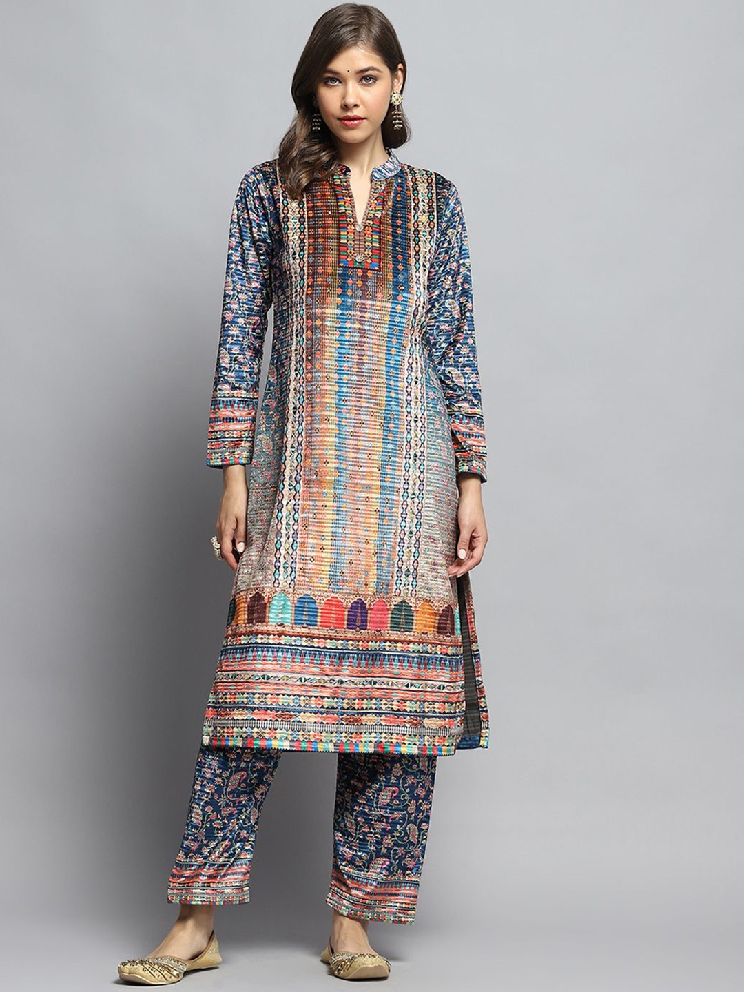 

Monte Carlo Ethnic Motifs Printed Mandarin Collar Straight Kurta With Trouser & Pouch Bag, Teal