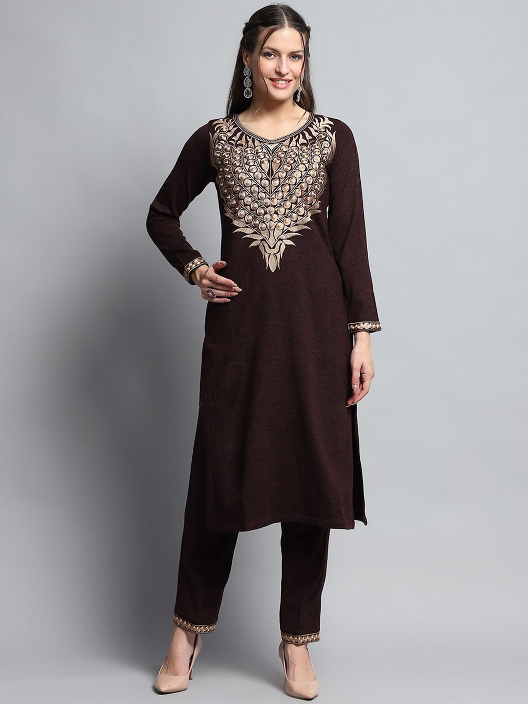 

Monte Carlo Zari Embroidered Round Neck Straight Kurta With Trousers, Maroon