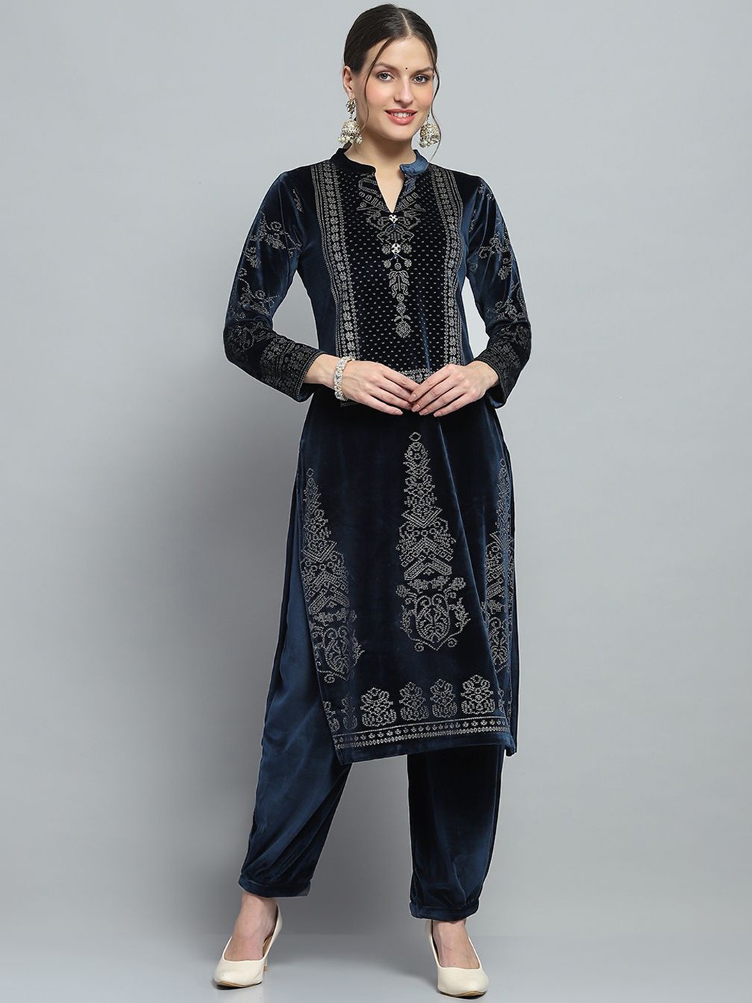 

Monte Carlo Ethnic Motifs Printed Mandarin Straight Kurta with Pyjamas, Navy blue