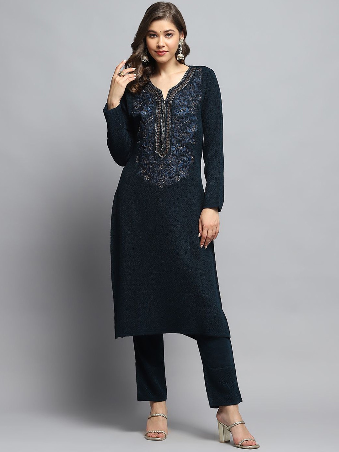 

Monte Carlo Geometric Self Design Notch-Neck Embroidered Straight Kurta With Trousers, Navy blue