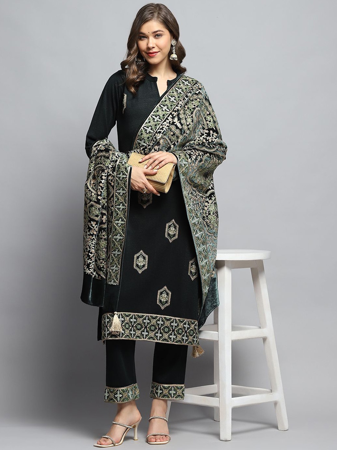 

Monte Carlo Women Ethnic Motifs Embroidered Regular Thread Work Kurta with Trousers & With Dupatta, Green