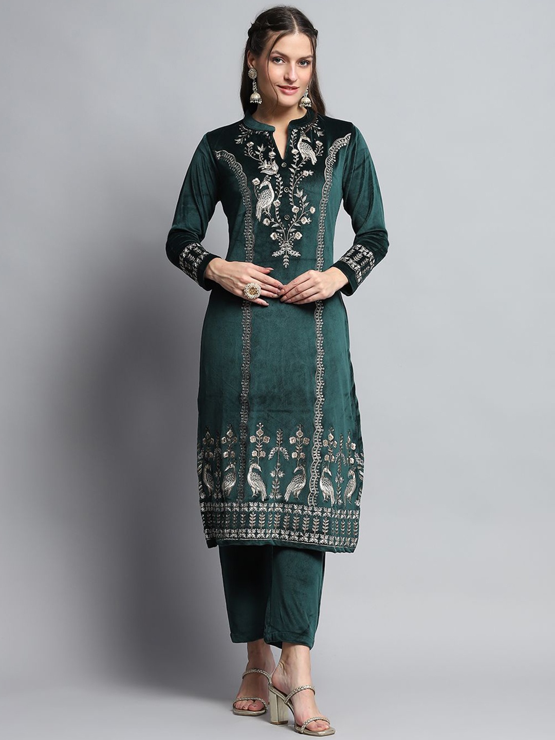 

Monte Carlo Thread Work Woven Design Mandarin Collar Straight Kurta With Trousers, Green