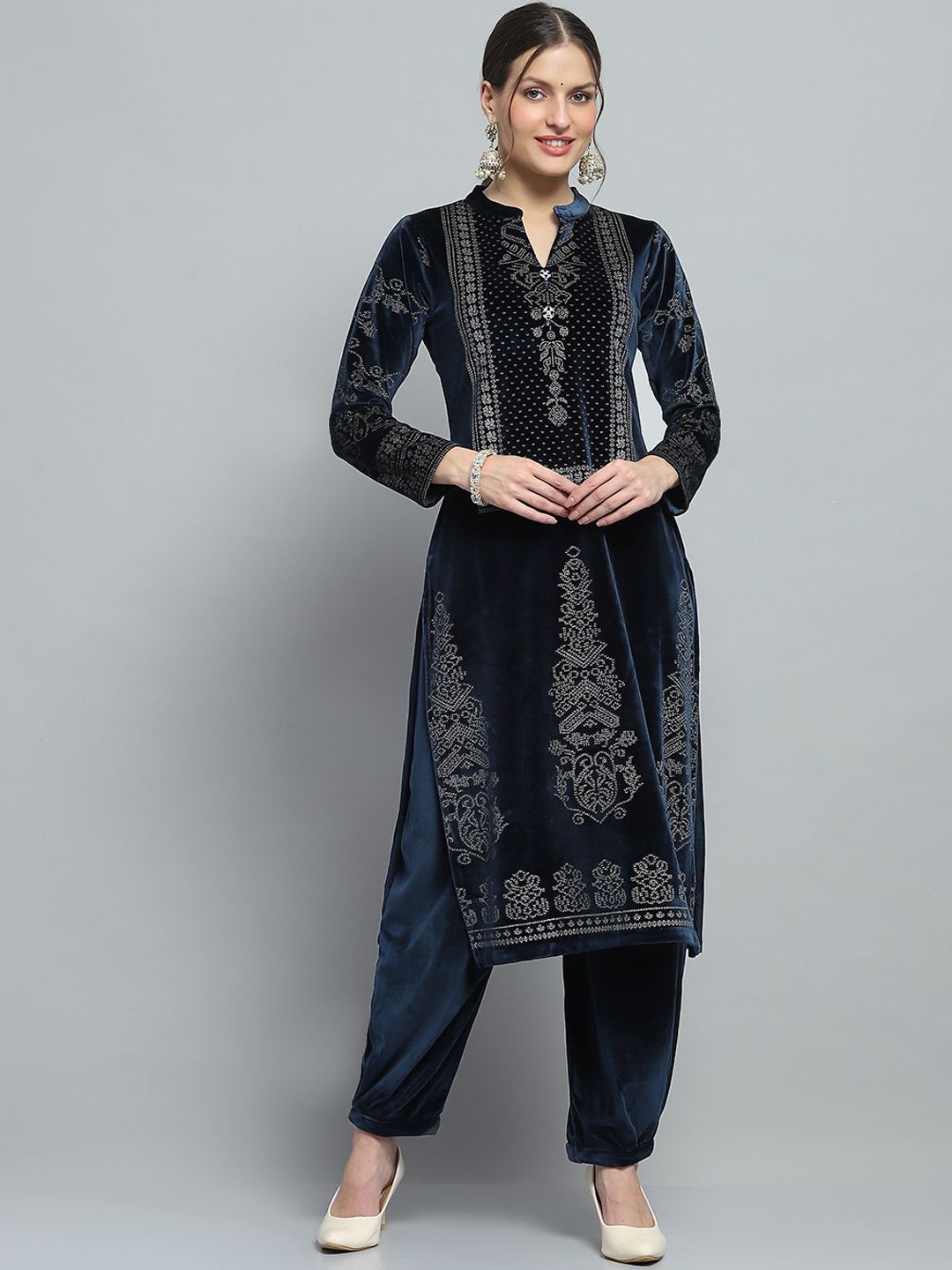 

Monte Carlo Women Printed Regular Kurta with Trousers, Navy blue