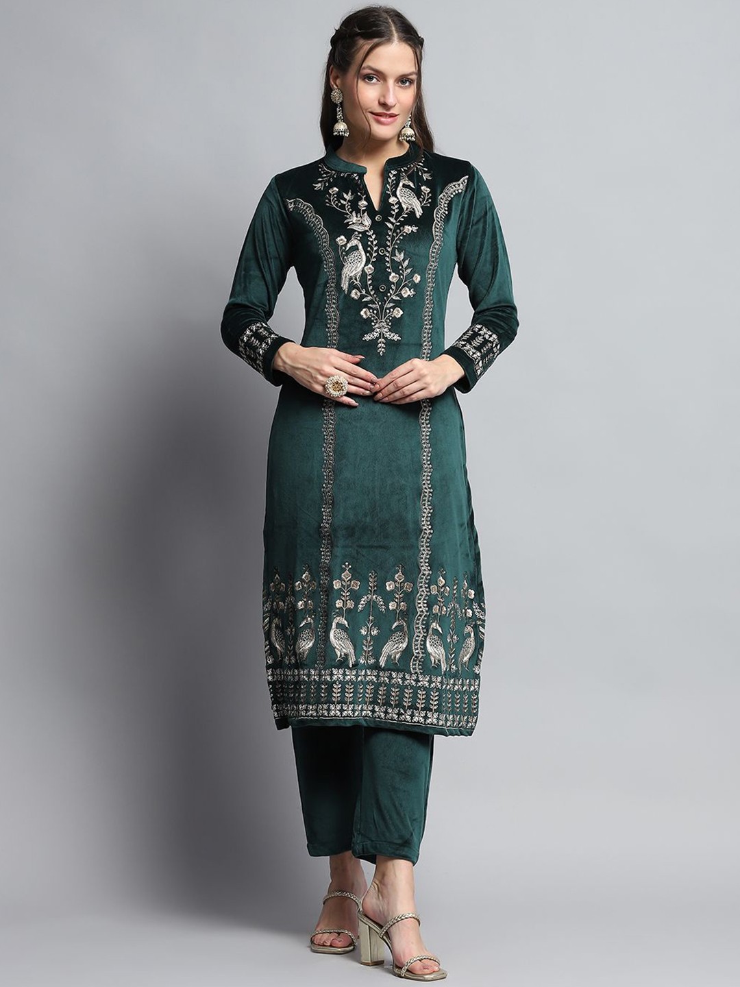 

Monte Carlo Mandarin Collar Floral Embroidered Straight Kurta With Trouser, Green