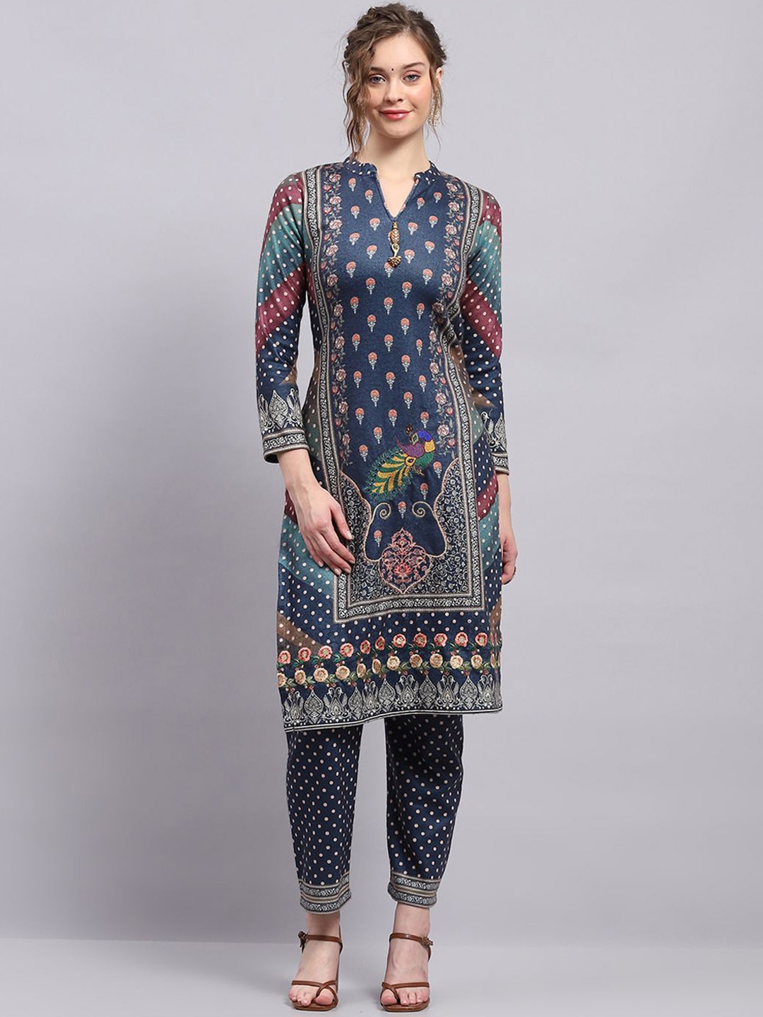 

Monte Carlo Floral Printed Mandarin Collar Straight Kurta With Trousers, Blue