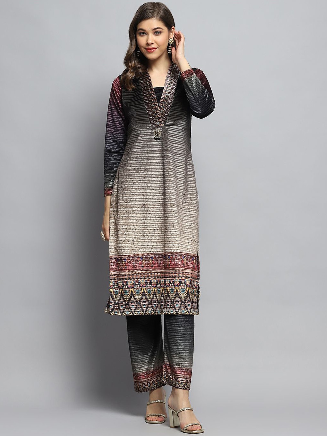 

Monte Carlo Ethnic Motifs Printed Notch Neck Straight Kurta With Trouser & Pouch Bag, Black