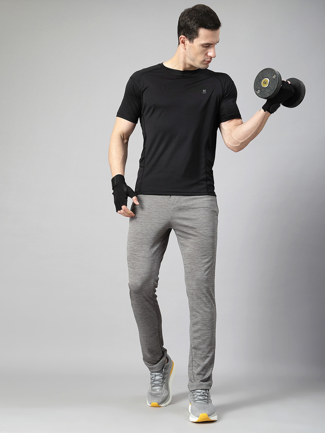 

HRX by Hrithik Roshan Men Solid Round Neck T-shirt, Black