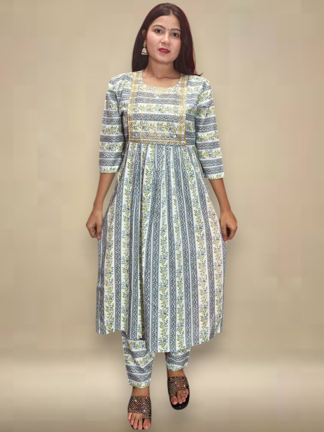 

Ayukti Floral Printed Pure Cotton Straight Kurta With Palazzo, Blue