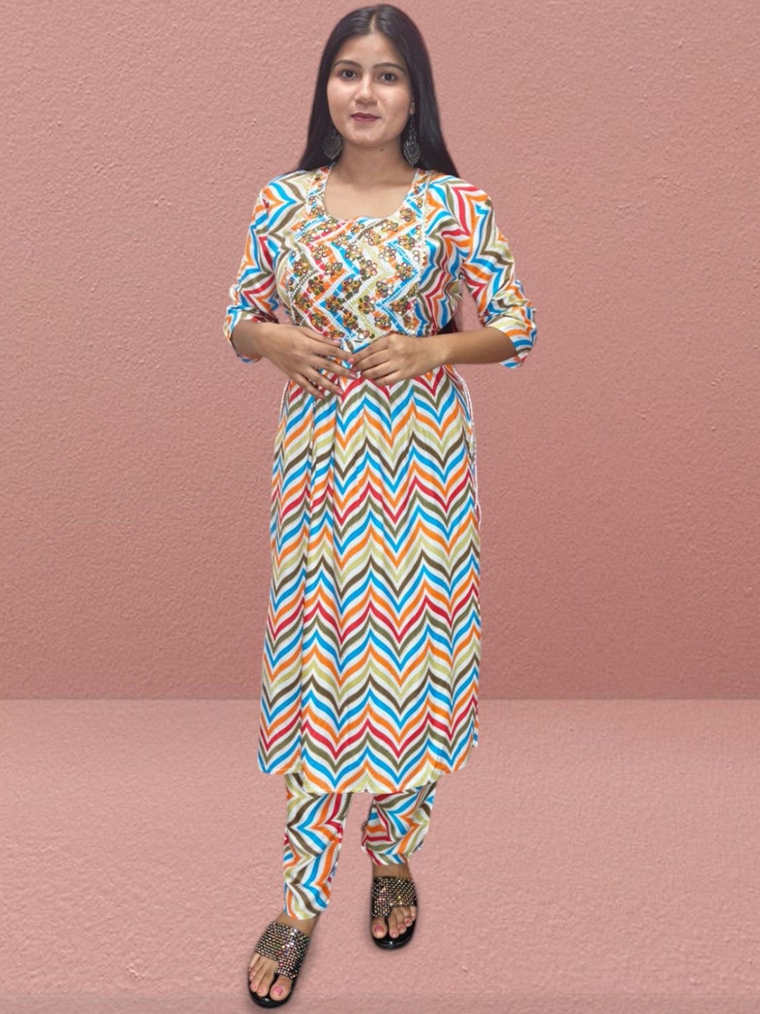 

Ayukti Chevron Printed Pure Cotton Straight Kurta With Trousers, Yellow